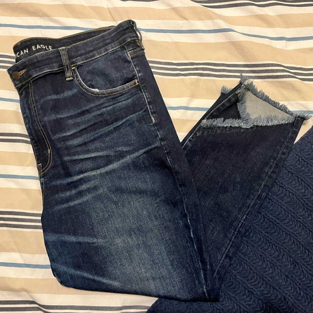 AE cropped Jeggings- distressed ankles - size 20